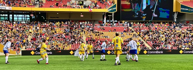 利物浦主帅斯洛特做出惊人决定：萨拉赫罕见坐上替补席